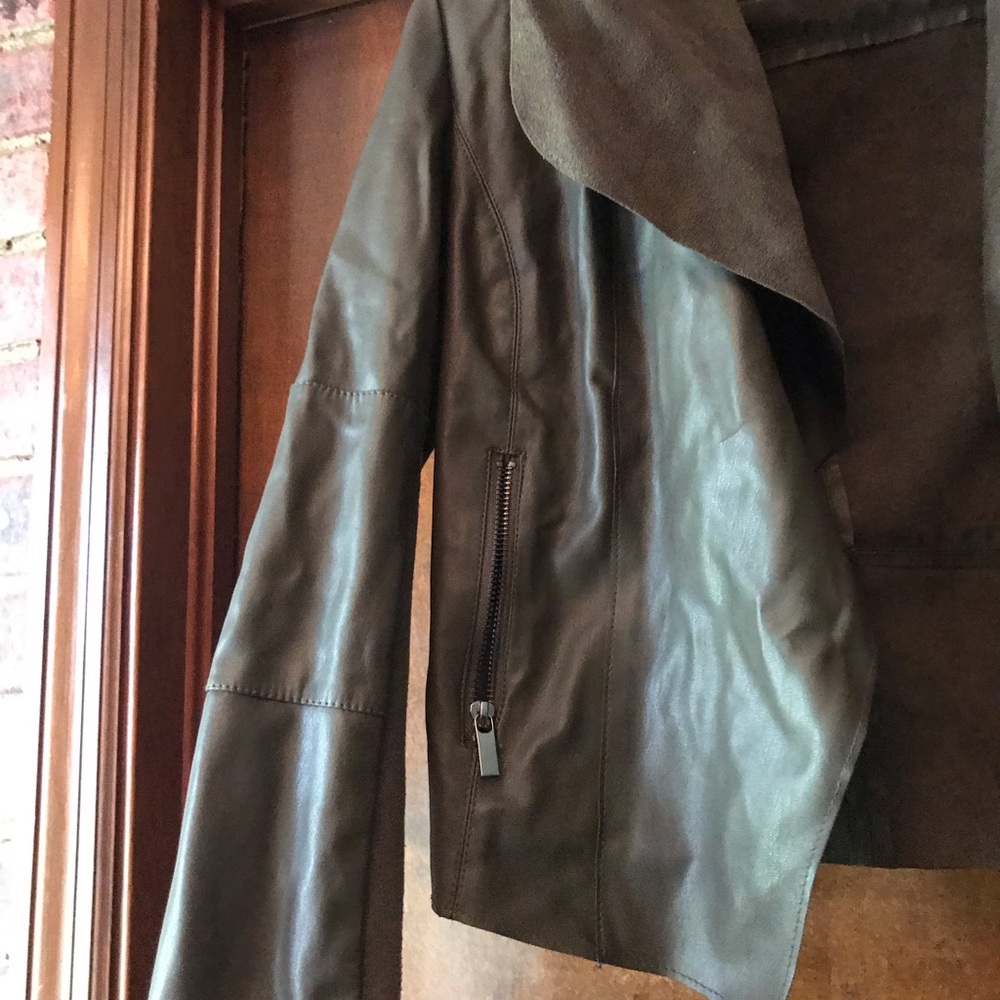 leather jacket - Picture 2 of 2